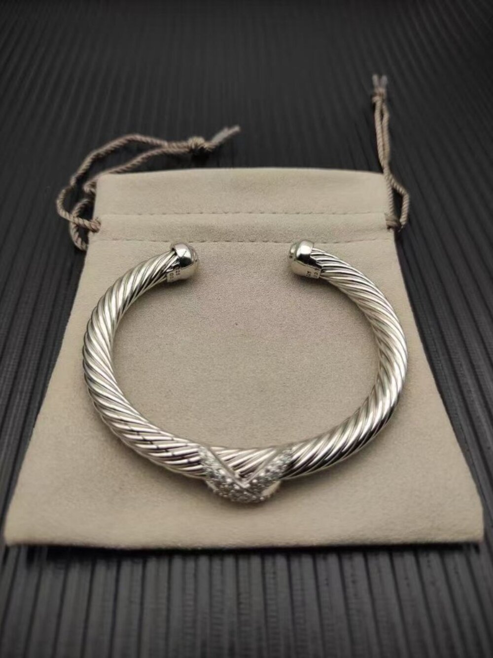 95% NEW David Yurman's bracelet with a cross motif - Picture 2 of 5